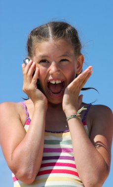 Cep telefonu olan kız