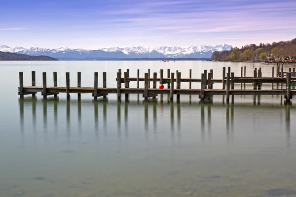 Jetty en "Starnberger See" Lago en Baviera, Alemania — Foto de Stock