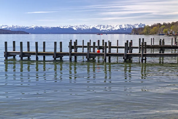 Molo u jezera "starnberger see", v Bavorsku, Německo — Stock fotografie