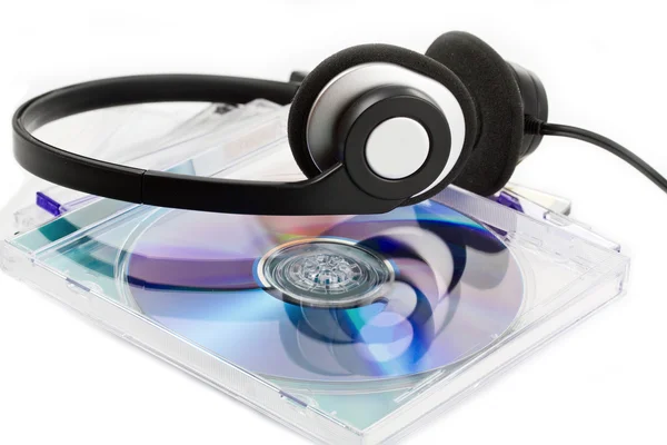 Płyt kompaktowych (CD) ze słuchawkami — Zdjęcie stockowe