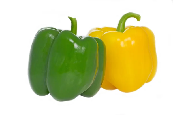 Πάπρικα πιπεριές σε άσπρο φόντο, μεγάλο dof — Φωτογραφία Αρχείου