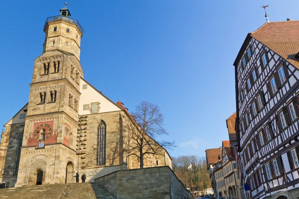 ? Michaelskirche; Εκκλησία στην πόλη του Schwaebisch αίθουσα — Φωτογραφία Αρχείου