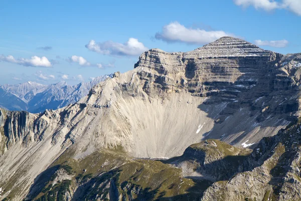 Vista para o pico "Soiernspitze", alpes bávaros, Alemanha — Fotografia de Stock
