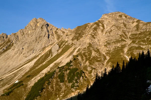 "Schoettelkarspitze "vrchol v bavorských Alpách (Německo) na slunri — Stock fotografie