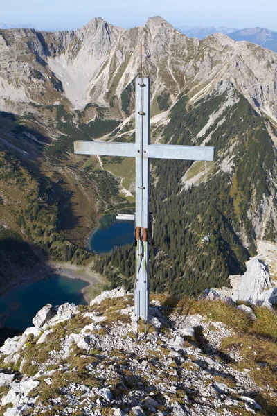 Croce sommitale della vetta "Gumpenkarspitze", Baviera — Foto Stock