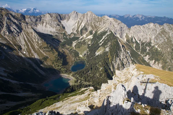 Au sommet du pic "Gumpenkarspitze", les Alpes bavaroises — Photo