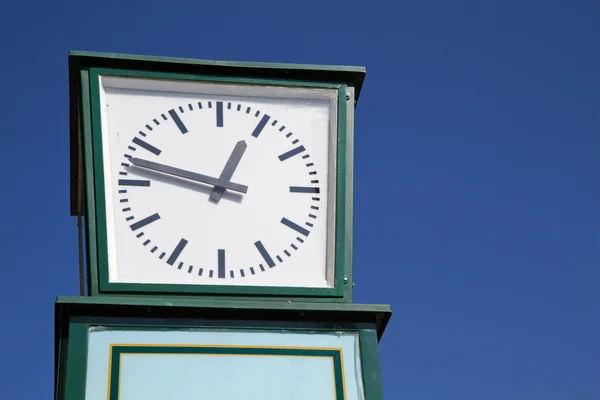 Reloj de la vieja ciudad (estación) —  Fotos de Stock