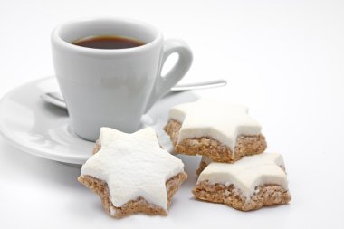 Tarçın espresso fincan ile Noel tatlılar yıldız