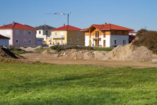 Zona de viviendas de nueva construcción en la Baviera rural, Alemania — Foto de Stock