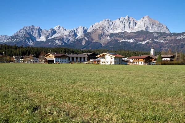 Montagne "Zahmer Kaiser" in Tirolo, Austria, in autunno — Foto Stock