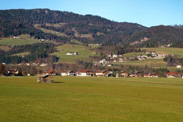 A pequena cidade de Koesen no Tirol, Áustria — Fotografia de Stock