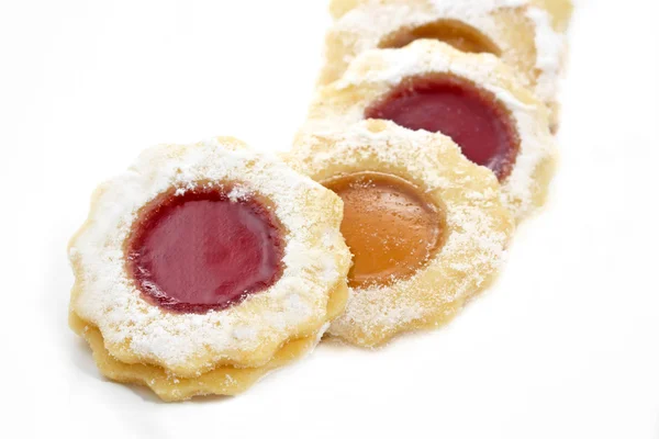 Deliciosos biscoitos de Natal com geléia de framboesa — Fotografia de Stock