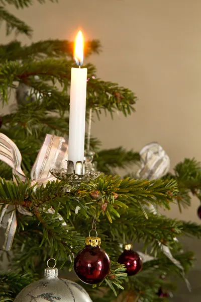 जळत मेणबत्ती ख्रिसमस सजावट — स्टॉक फोटो, इमेज