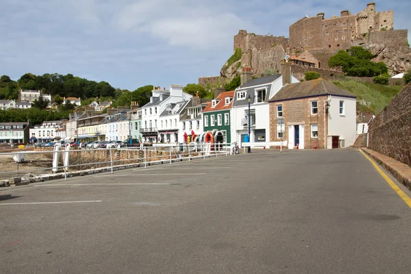 The small town of Gorey with Mont Orgueil Castle, Jersey, UK — Stock Photo, Image