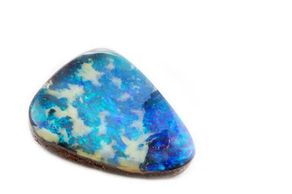 Opal mücevher beyaz zemin üzerine — Stok fotoğraf