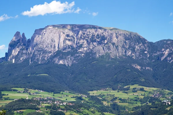Panoramautsikt över den? Schlern? berg i Italien — Stockfoto
