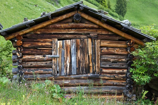 Cabaña de montaña en Tirol del Sur, Italia — Foto de Stock