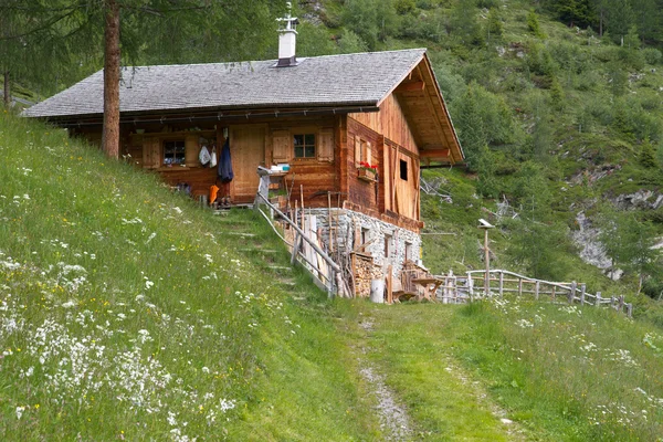 Cabana em South Tyrol, Italia — Fotografia de Stock