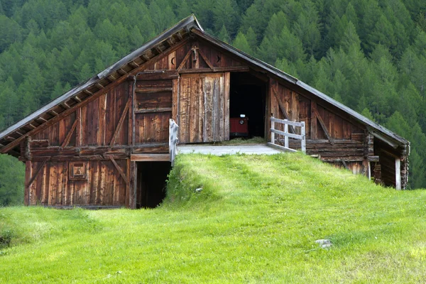 Cabane de montagne au Tyrol du Sud, Italie — Photo