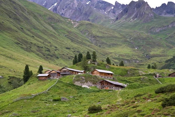 Cabanes de montagne au Tyrol du Sud, Italie — Photo