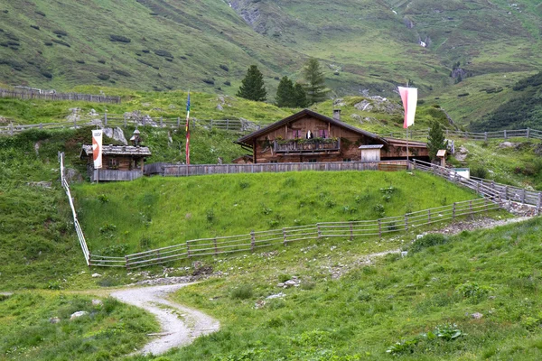 Hegyi kunyhóban Dél-Tirol, Olaszország — Stock Fotó