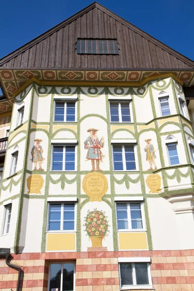 传统民居中的坏 toelz，上部巴伐利亚镇的外观 — 图库照片