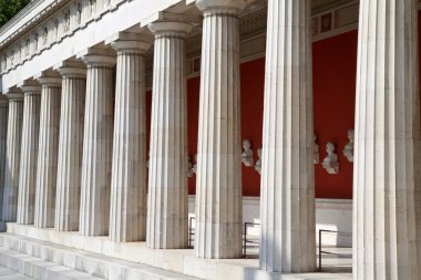 Tarihi tapınak mı? Ruhmeshalle? Münih, Bavyera, Almanya