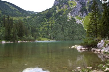 bavaria, Almanya için kristal berraklığında dağ gölü