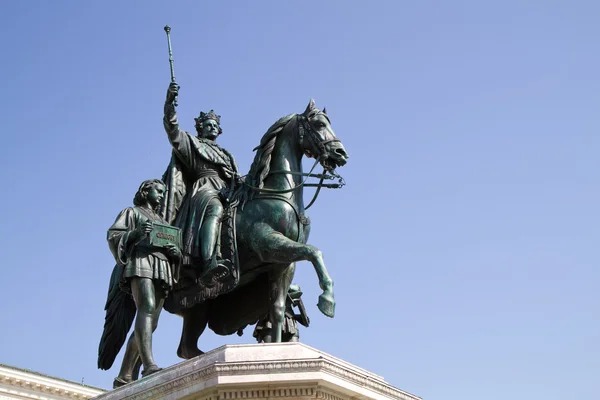 Münchenben a bajor Lajos király-szobor — Stock Fotó