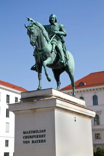 Statua di "Maximilian Kurfuerst of Bavaria" a Monaco di Baviera, Germania — Foto Stock