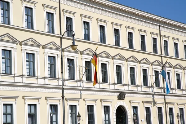 Historisch gebouw voor de Beierse Ministerie van Financiën in München, Duitsland — Stockfoto