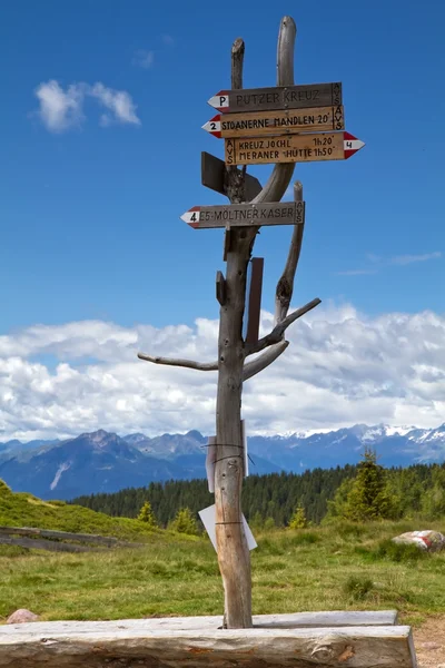 Znak post w górach w południowy tyrol, Włochy — Zdjęcie stockowe