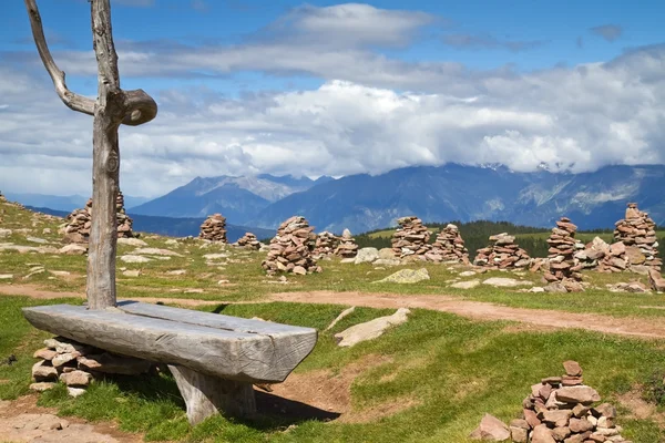 Les hommes de pierre dans les Alpes italiennes — Photo