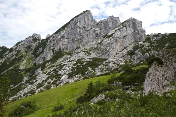 Formação rochosa de Ruchenkoepfe nos alpes da Baviera — Fotografia de Stock