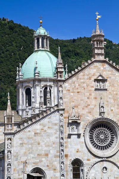Catedral medieval de Como no Lago de Como, na Itália, Lombardia — Fotografia de Stock