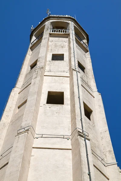 ロンバルディア州、イタリアのコモ湖の上の灯台 — ストック写真