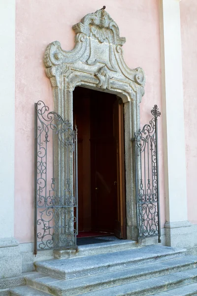 Öppna kyrkliga dörren i Italien — Stockfoto