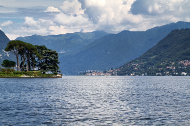 Como Gölü'nün yakınındaki köy Cernobbio, İtalya