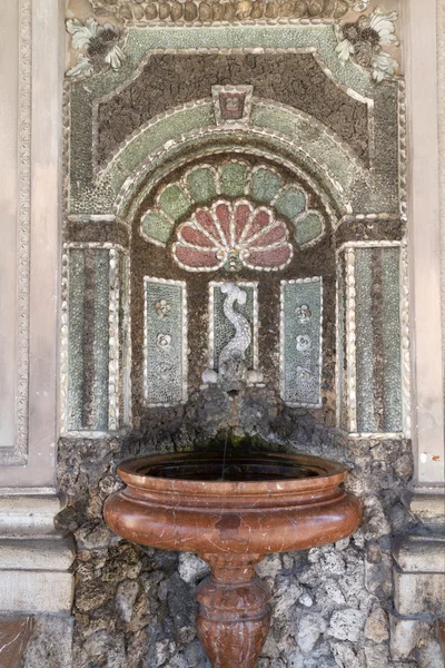 Historic fountain inside the "Dianatempel" of the "Hofgarten — Stock Photo, Image