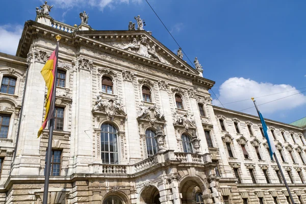 Edificio del palacio de justicia en Munich, Alemania — Foto de Stock