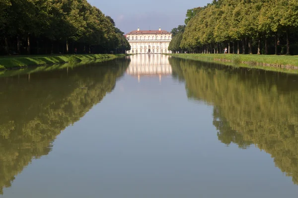 Canal to the “Oberschleissheim” palace near Munich, Germany — Stock Photo, Image