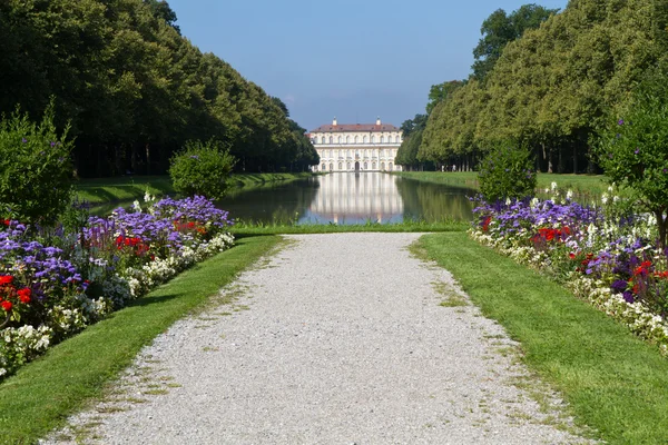 Canal to the “Oberschleissheim” palace near Munich, Germany — Stock Photo, Image