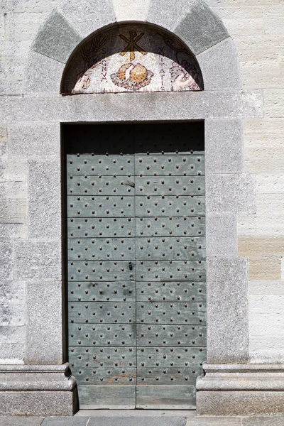İtalya tarihi kilise kapısına — Stok fotoğraf
