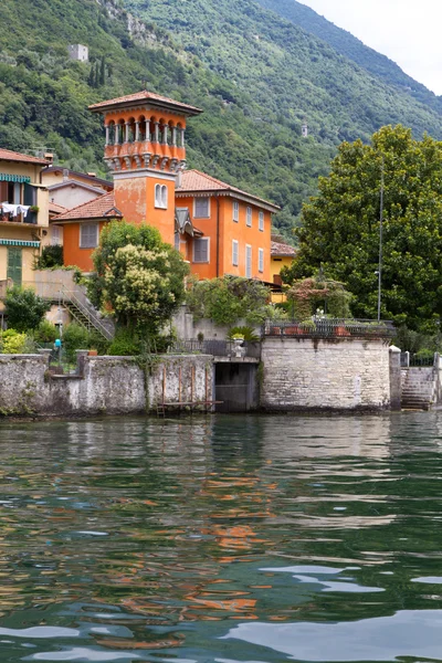 イタリア コモ湖で古いヴィラ — ストック写真