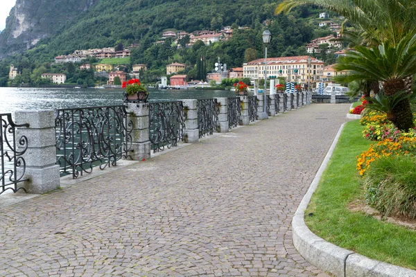 Promenade at the town of Menaggio at lake Como, Italy — Stock Photo, Image