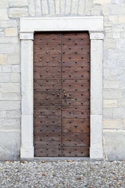 Zabytkowe drzwi Kościoła we Włoszech — Zdjęcie stockowe