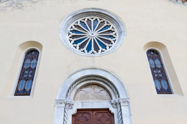 Ιστορική εκκλησία; Santa Tecla; σε χωριό της Torno, λίμνη Κόμο, Ιταλία — Φωτογραφία Αρχείου