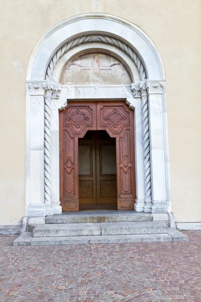 Church door of “Santa Tecla” church in the village of Torno, lake Como, Ita — Stock Photo, Image