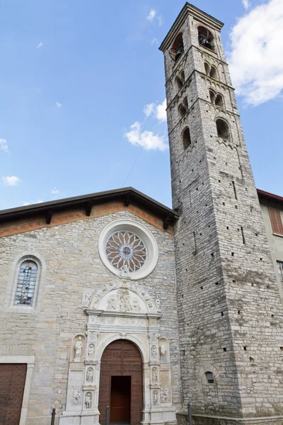 Церковь "Сан-Фаланни" в деревне Торно, озеро Комо, Италия — стоковое фото