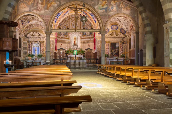 历史的教堂吗?San Giovanni 吗?在 Torno 村科摩湖，意大利 — 图库照片